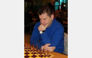 Partie simultanée avec le Grand Maître International Mikhail KAZAKOV