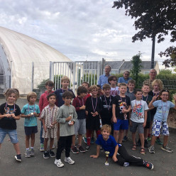 Un tournoi aussi amical qu'inoubliable : 21 champions en herbe du TEC (rien qu'ça ) se rencontrent !